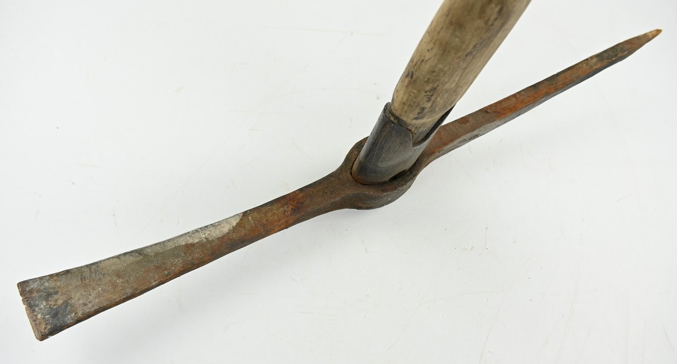 British WW2 Infantry Pick Axe