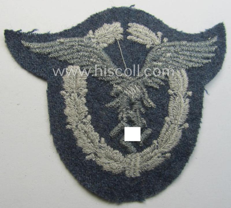 WH (Luftwaffe) 'Flugzeugführerabzeichen in Stoff' or: pilots'-badge) being a nicely machine-embroidered specimen that come in a 'virtually mint' condition