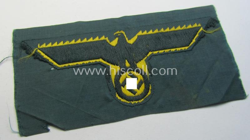 WH (Kriegsmarine) ie. 'Küsten-Art.'-related breast-eagle (ie. 'Brustadler für Mannschaften u. Uffz. der Küsten-Artillerie-Truppen') being a 'standard-pattern-example as executed in the 'BeVo'-weave-pattern on a darker-green-coloured background