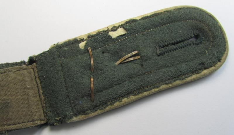 Superb - albeit regrettably single! - WH (Heeres), early-war-period (ie. 'M36'- ie.: 'M40'-model- ie. rounded-style-) 'cyphered', NCO-type shoulderstrap as was intended for usage by a: 'Feldwebel eines Inf.-Rgts. der Grossdeutschland-Division...