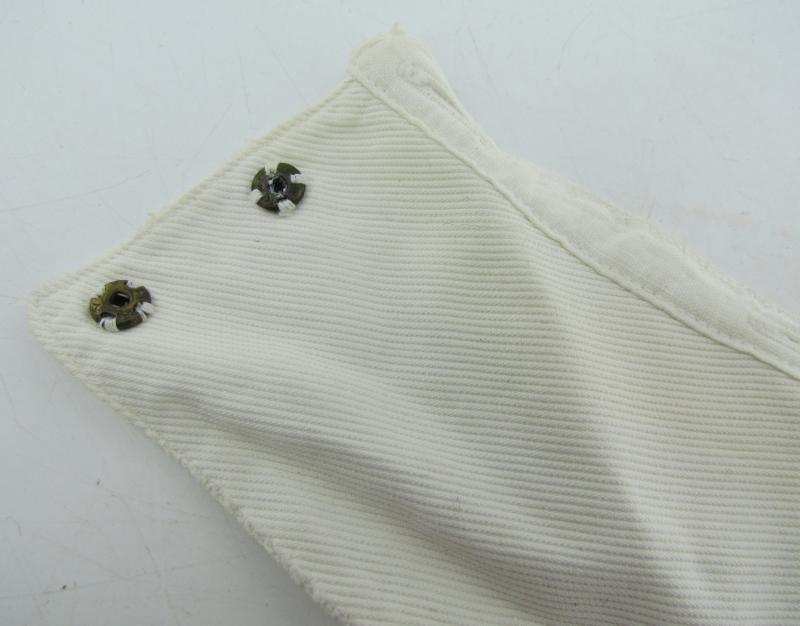 Deutsches Rotes Kreuz (DRK) Collar liner or Kragenbinde for the 'Helferin' Uniform