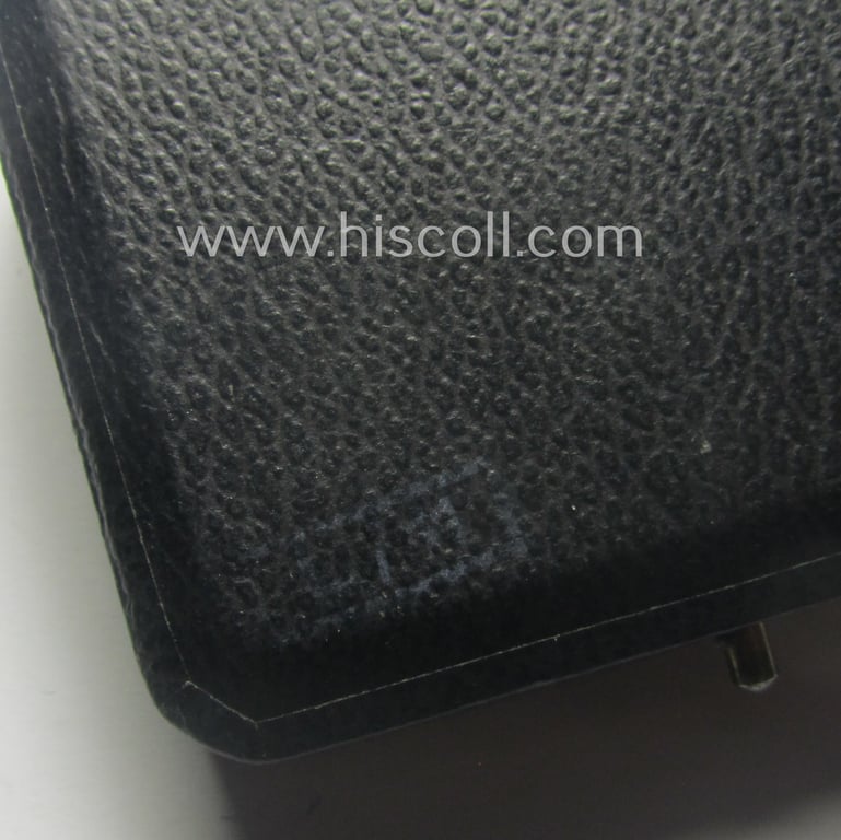Stunning, 'EK 1. Klasse' (or: Iron Cross 1st class) as executed in the scarcely seen so-called: 'screw-back'-pattern being a maker- (ie. 'L/11'-) marked example that comes stored in its accompanying (and equally marked!) etui as issued