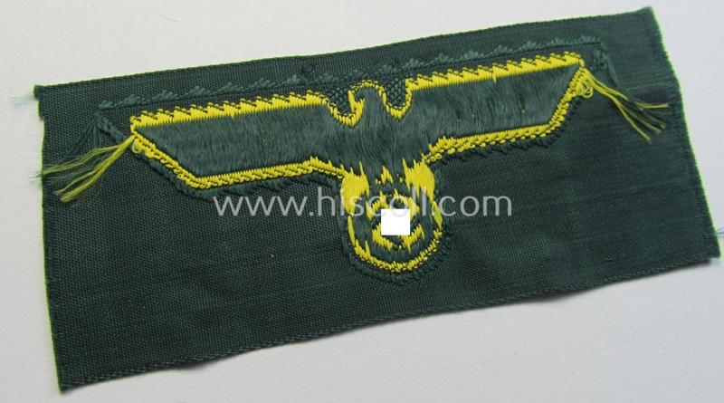 Neat, WH (KM ie. 'Küsten-Marine o. Marine-Artillerie') side-cap-eagle and cocarde-set (being a 'virtually mint- ie. unissued' set as executed in golden-yellow-coloured linnen on a darker-green-coloured background)