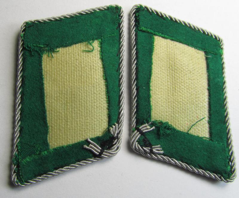 Superb - fully matching and with certainty rarely found! - pair of bright-green-coloured- (and/or: silver-piped) WH (Luftwaffe) officers'-type collar-patches (ie. 'Kragenspiegel für Offiziere') as was intended for a: 'Leutnant der LW-Felddivision...
