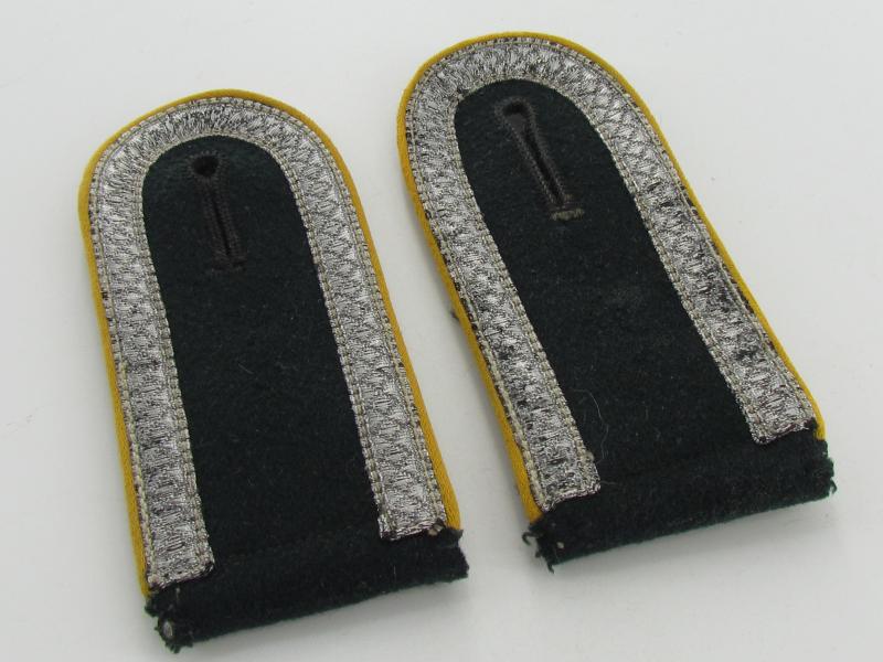 Wehrmacht (Heer) M36 cavalry or reconnaissance shoulder boards for Unteroffizier (NCO)