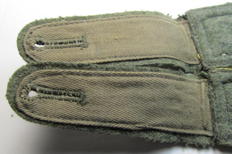 Attractive - and fully matching! - pair of WH (Heeres) 'M41 o. M43'-pattern, 'standard-issue'-type shoulderstraps as was intended for usage by an: 'Oberfeldwebel eines Nachrichten-Regiments o. Abteilungs'