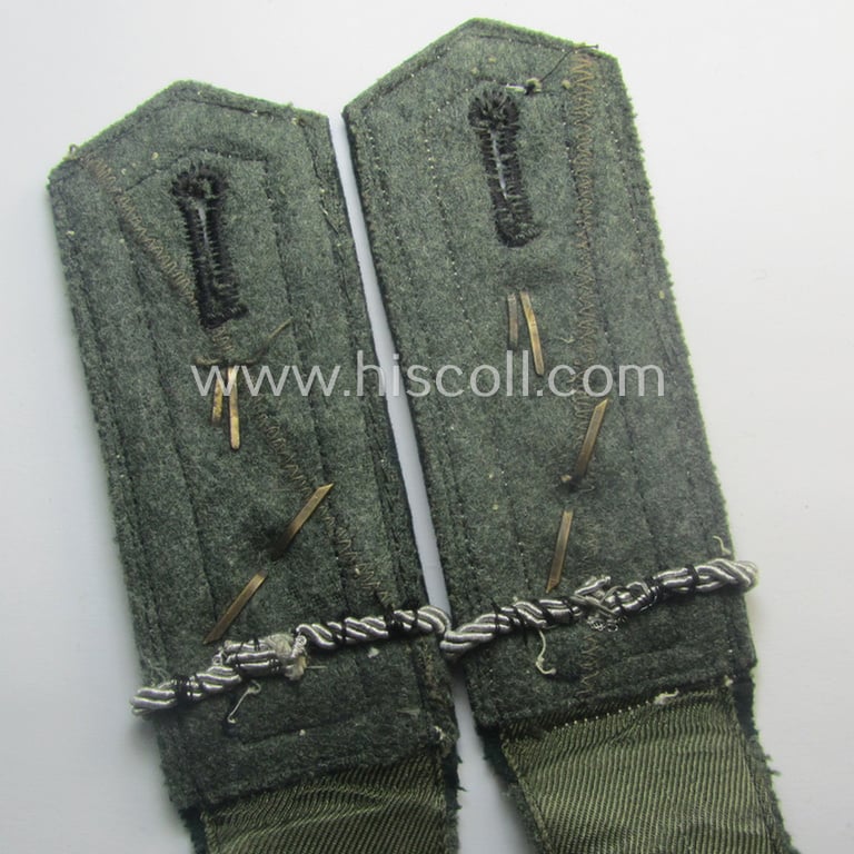 Pair of WH (Heeres), 'cyphered' 'M36'-pattern and/or pointed-styled (ie. generic-styled!) NCO-type shoulderstraps: 'Feldwebel u. Offz.-Anw. eines Kradschützen-Btls.' that comes with a period photo of the bearer