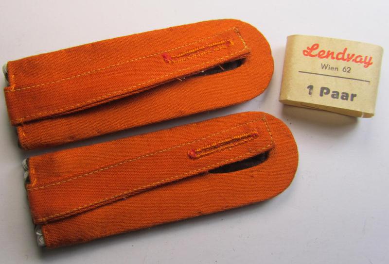 Superb - and fully matching! - 'Gendarmerie'-related NCO-type shoulderboard-pair for a: 'Wachtmeister der Gendarmerie' (that comes still 'packed' in its period wrapping-'Banderolle' marked: 'Lendvay - Wien 62')