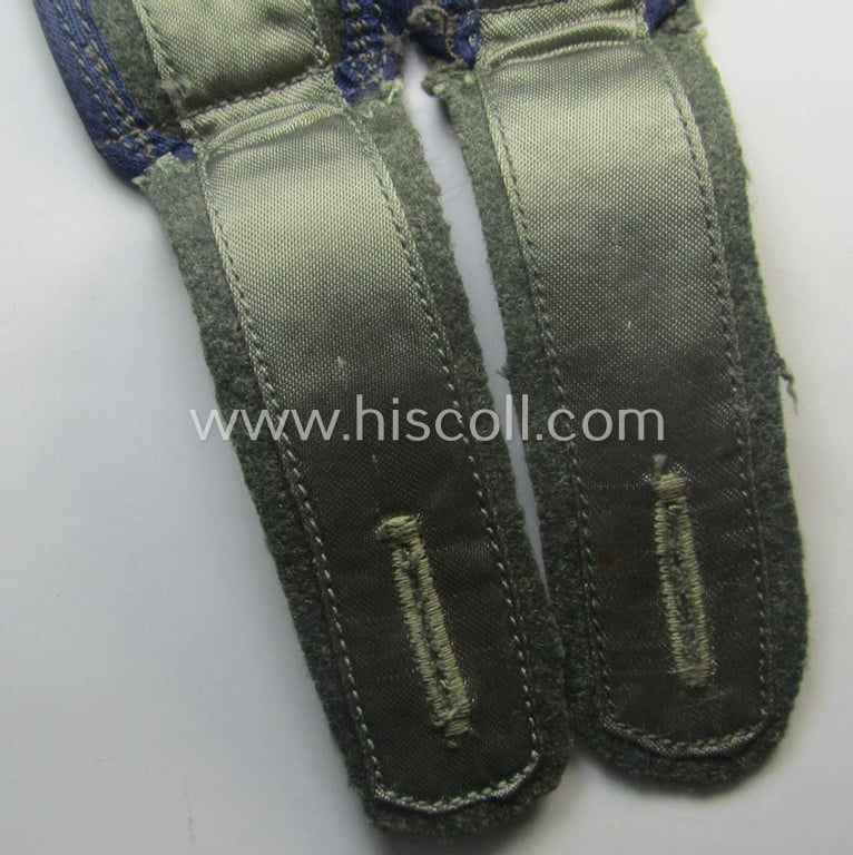 Pair of WH (Heeres) simplified- (ie. 'M44'-) pattern EM-type shoulderstraps: 'Soldat eines Sanitäts-Abts. o. Rgts.'