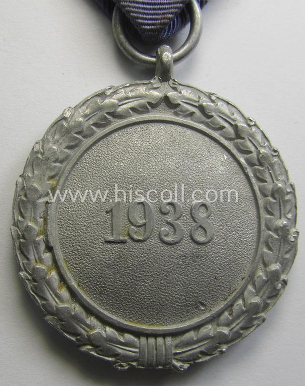 Light-weight (ie. typical aluminium-based) medal as was intended for air-raid wardens 2nd. class (or: 'Luftschutz-Ehrenzeichen 2. Stufe') that comes stored in its period, dove-grey-coloured etui