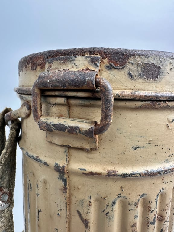 WW2 German Dak Gasmask canister
