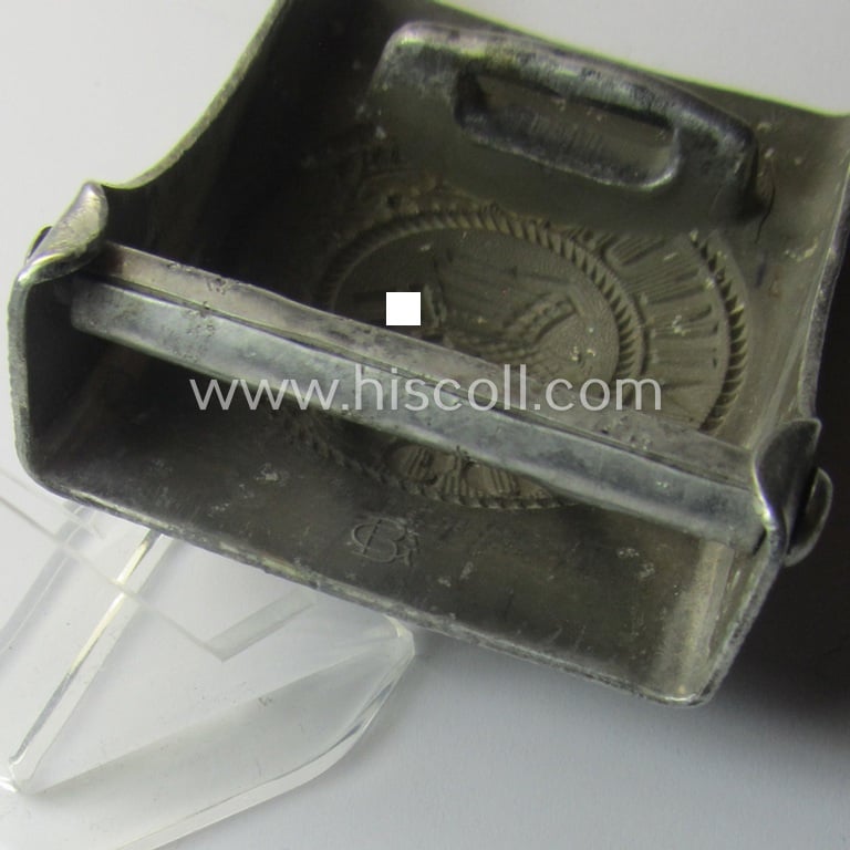 Truly used and/or worn, WH (Heeres) aluminium-based belt-buckle (ie. 'Koppelschloss für Uffz. u. Mannschaften des Heeres') being a maker- (ie. 'GB' or: 'Gustav Brehmer'-) marked example