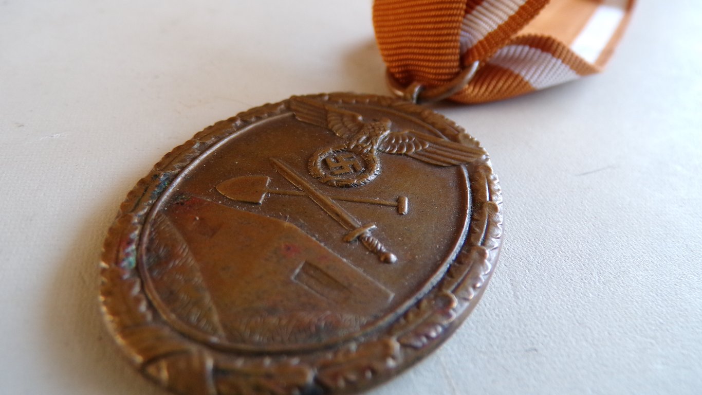 Westwall Medal Carl Poellath