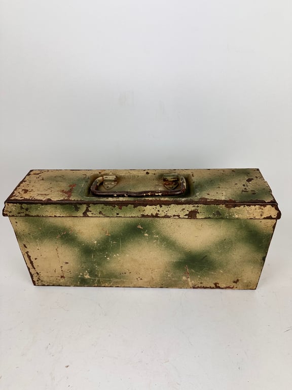 Two-tone camouflage MG34/42 ammo box "FJR6"