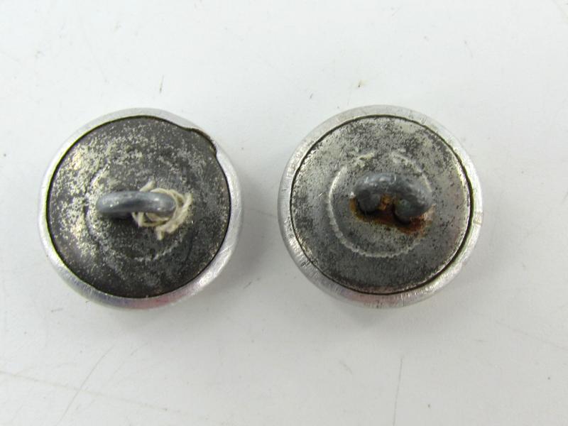 2x Wehrmacht 16 mm Uniform Silver Buttons