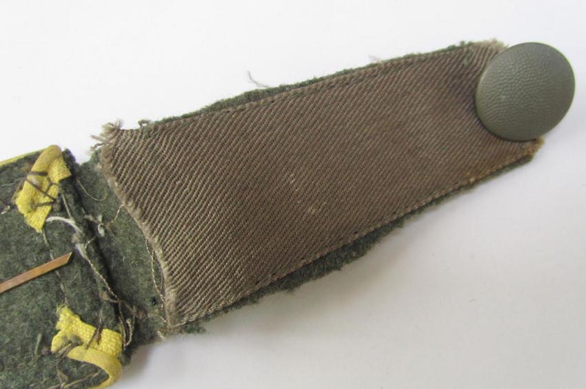 Attractive - albeit regrettably single! - IMO mid-war period, so-called: 'M43'-pattern, WH (Heeres) NCO-type shoulderstrap as was intended for a: 'Feldwebel der Nachrichten-Truppen'