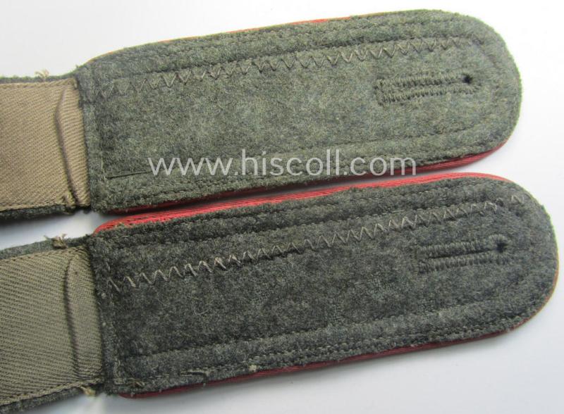 Pair of WH (Heeres) 'M41 o. M43'-pattern, NCO-type shoulderstraps as piped in the bright-pink-coloured branchcolour as was intended for an: 'Unteroffizier einer Panzerjäger-Abtgs.'