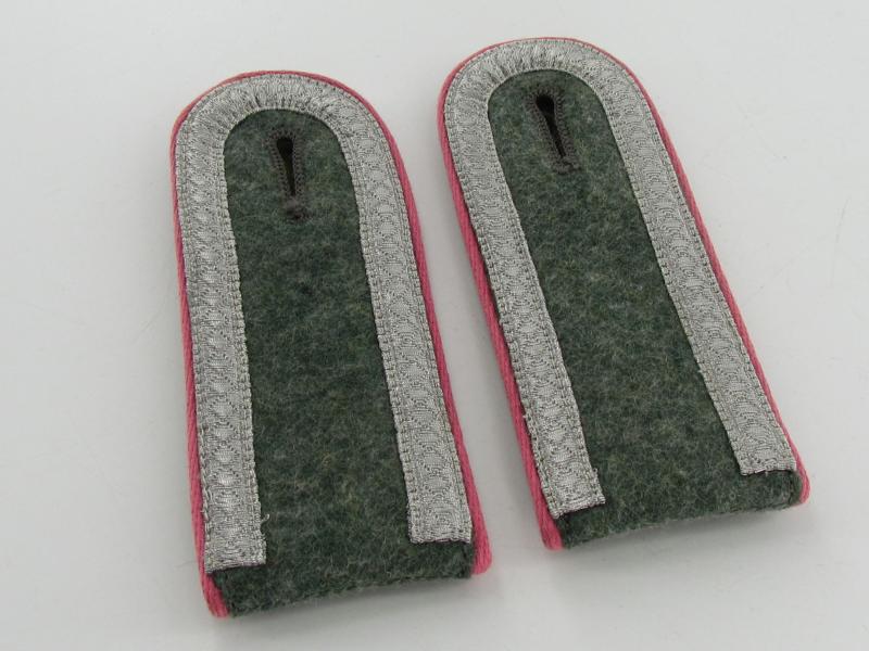 Wehrmacht (Heer) Panzerjäger shoulder boards for Unteroffizier (NCO)