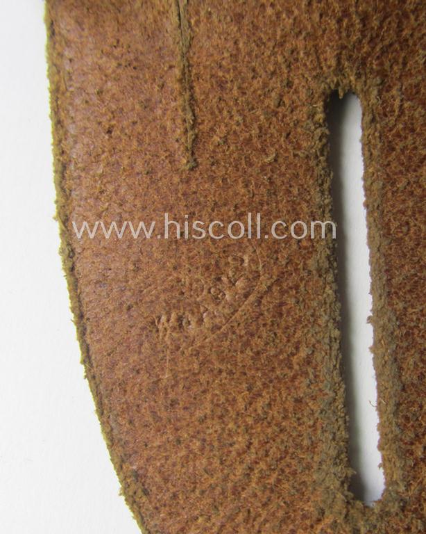 'Standard-issue'-pattern, WH binoculars (ie. 'Dienstglas 6 x 30 o. 10 x 50') so-called: 'anti-movement flap' (or: 'Tragelasche für Dienstgläser') as was executed in black-coloured leather