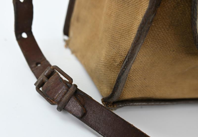 Canadian WW1 Camera with Carrying Case