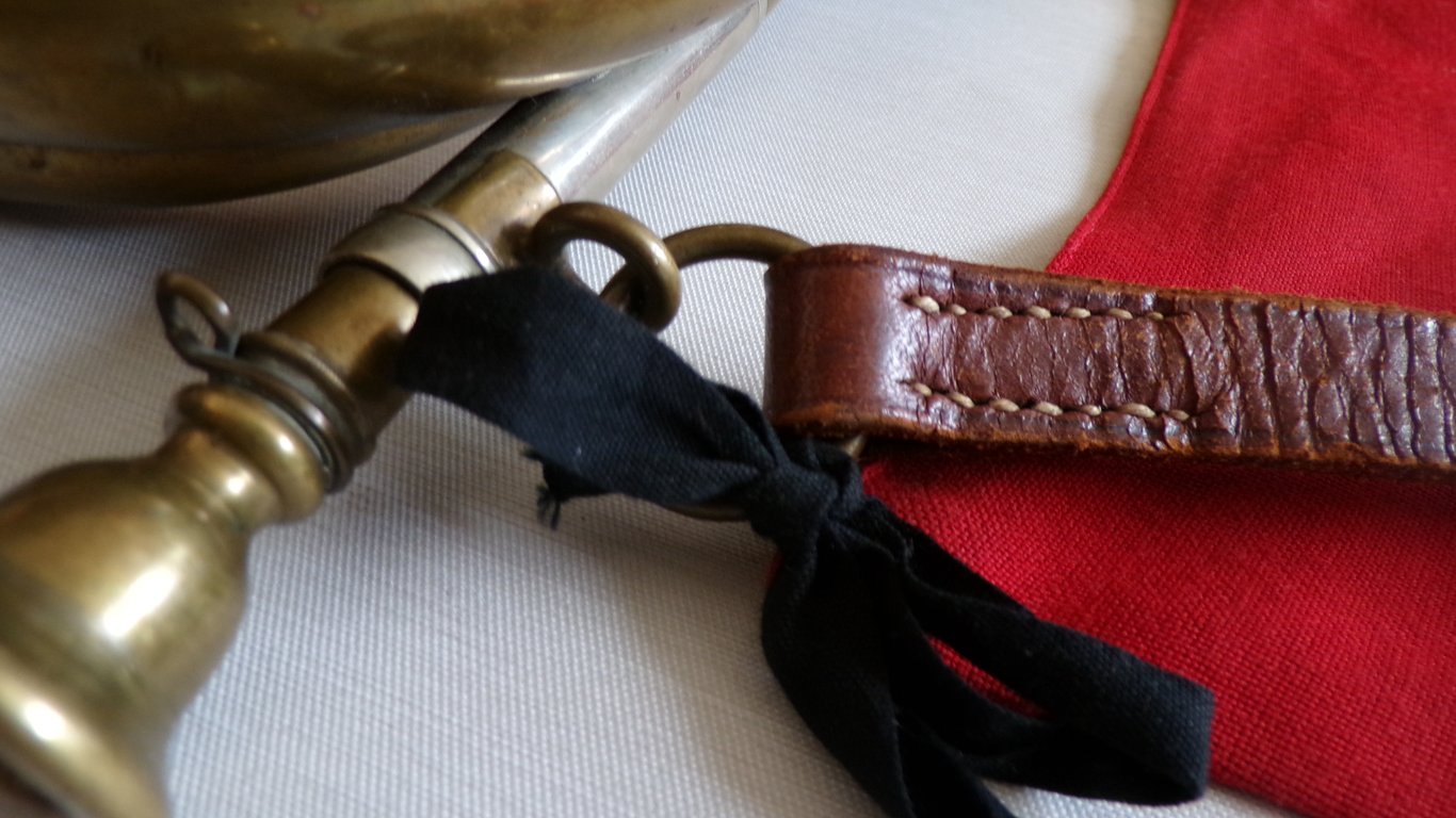 SA Signal Horn / Bugle with Multi-Layer Banner