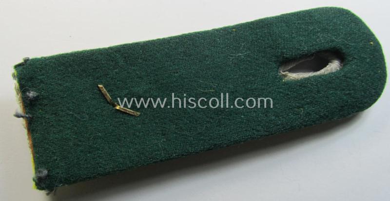 Attractive - albeit regrettably single! - neatly 'cyphered', officers'-pattern shoulderboard as was specifically intended for usage by a WH (Heeres) 'Heeresfeldpostinspektor' (being of a rank comparable with an: 'Oberleutnant'-rank)