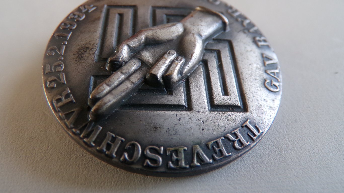 SA Gau Bavaria Ostmark Badge