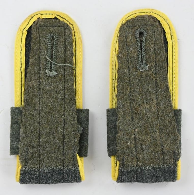 German WH M44 Shoulderboards Signal-Abwehr
