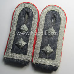 Neat - and/or fully matching! - pair of...