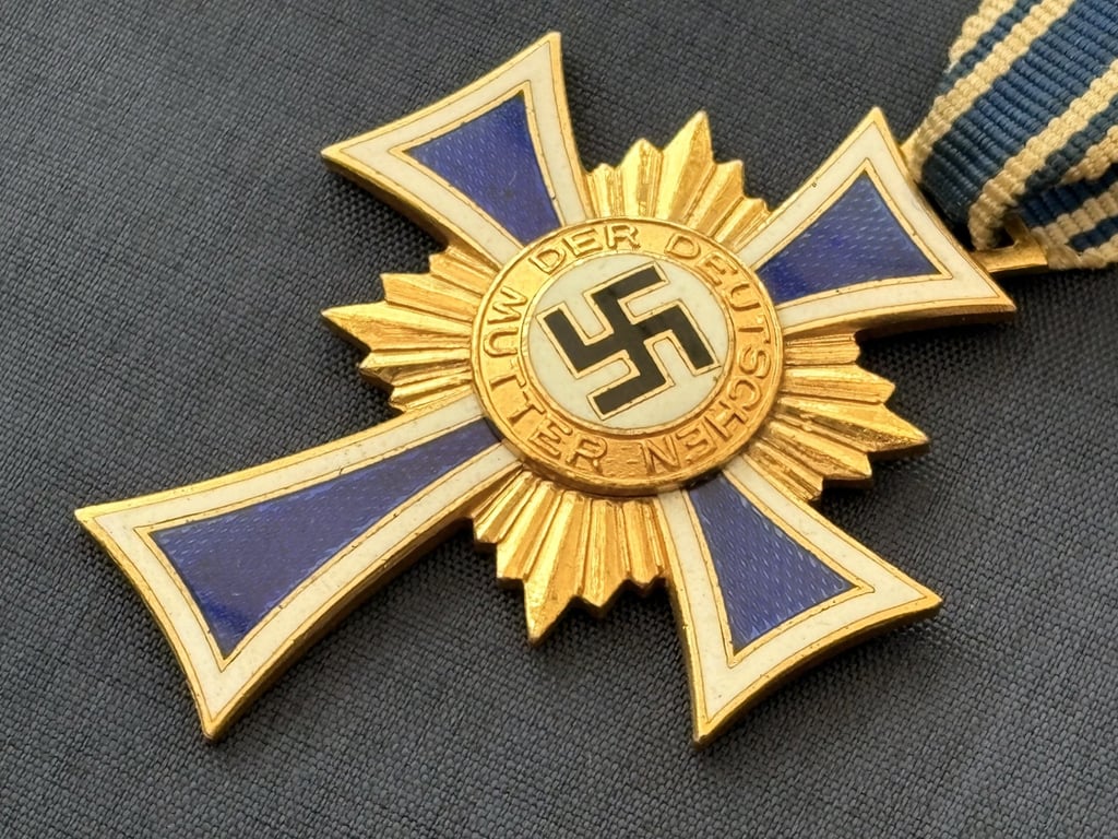 WWII GERMAN CASED MOTHER’S CROSS MEDAL CF ZIMMERMANN