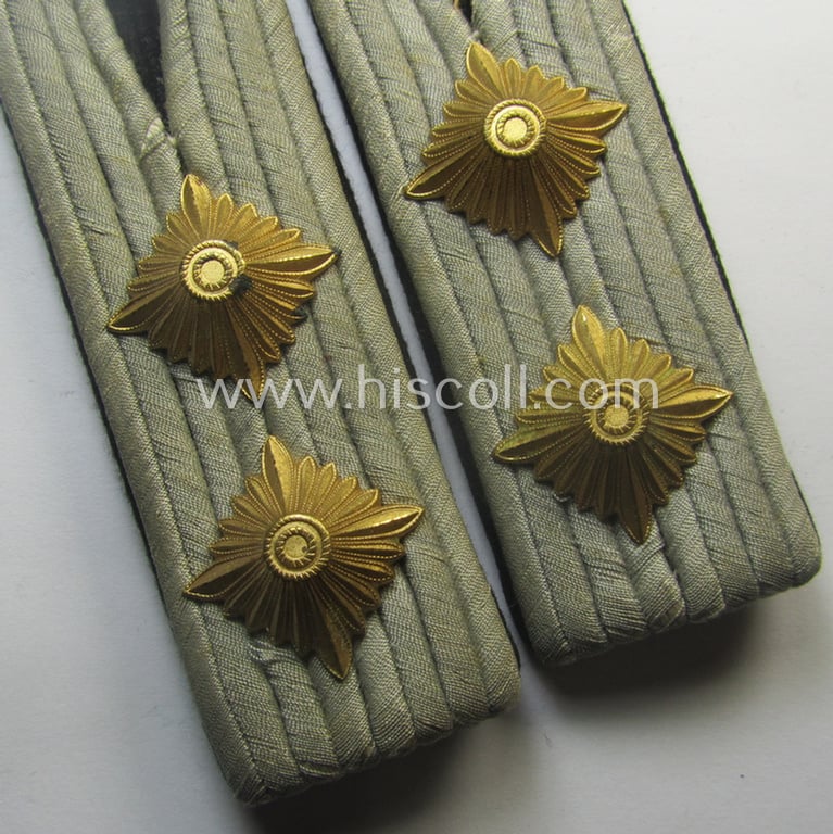 Pair of WH (Heeres) officers'-type shoulderboards: 'Hauptmann eines Pionier-Batallions o. Abts.'