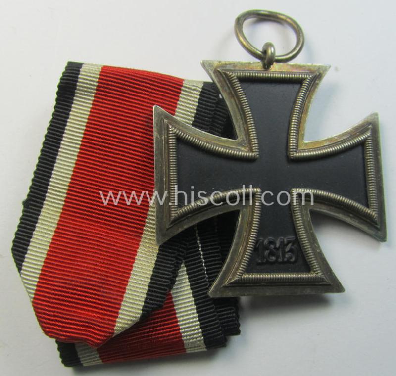 'Eisernes Kreuz II. Klasse' being a non-maker-marked example that comes together with its original- and once-mounted ribbon (ie. 'Bandabschnitt') as was produced by a (by me) unidentified maker (ie. 'Hersteller')