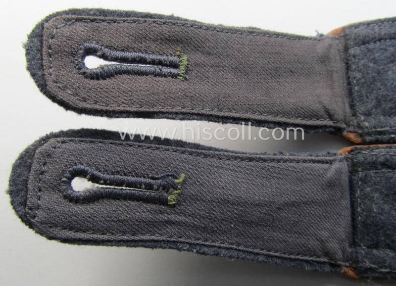 Attractive - and fully matching! - pair of WH (Luftwaffe) NCO-type shoulderstraps as piped in the light- ie. rust-brown- (ie. 'hell- o. kupferbrauner'-) coloured branchcolour as was intended for an: 'Unteroffizier der LW-Nachrichten-Truppen'