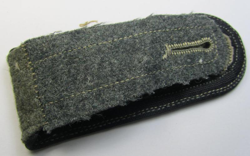 Single, later-war-period so-called: 'M44'-pattern, simplified WH (Heeres) NCO-type shoulderstrap as piped in the black-coloured branchcolour as was intended for usage by an: 'Unteroffizier der Pionier-Truppen'