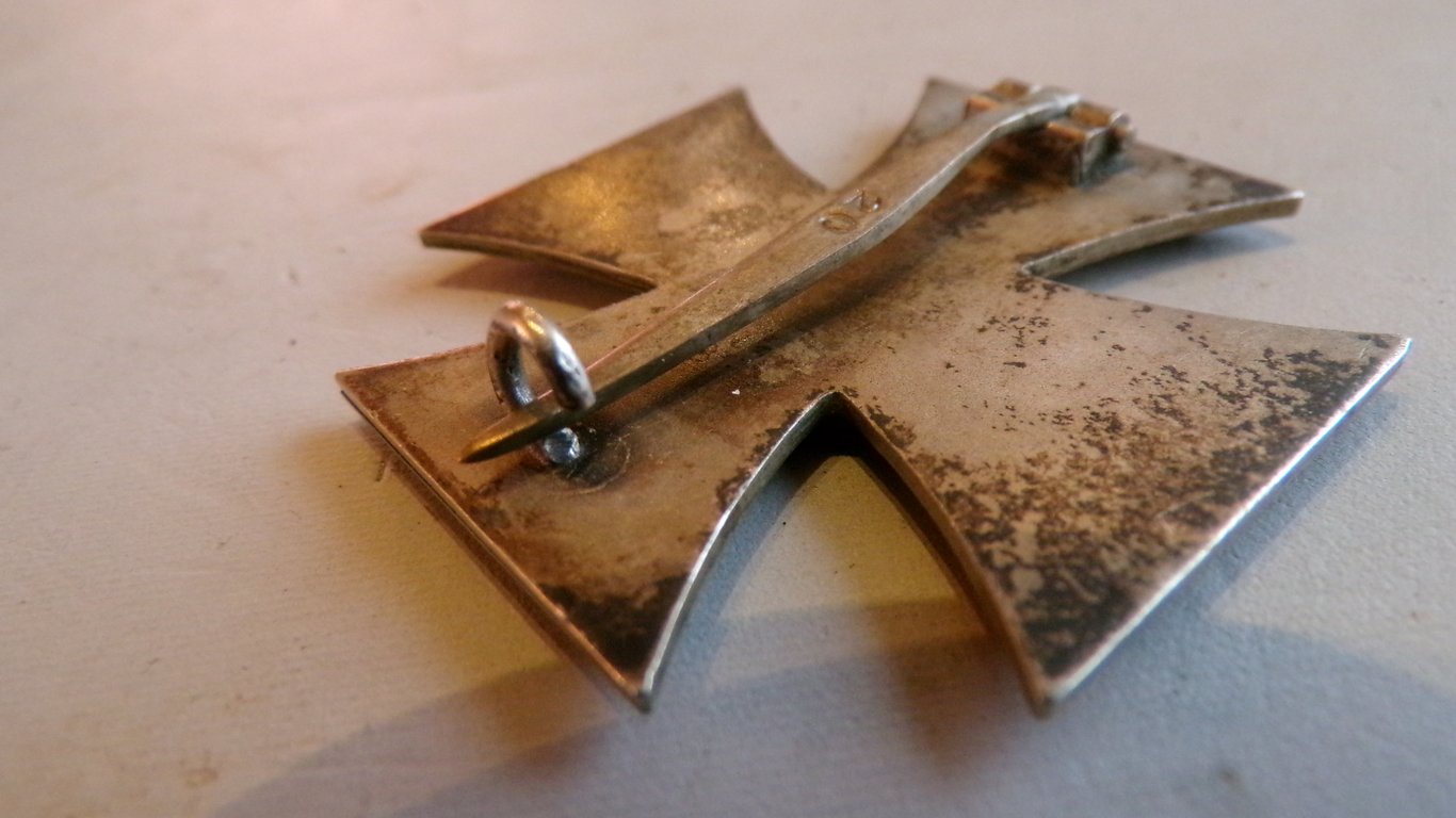 Iron Cross 1939 1st Class "20"