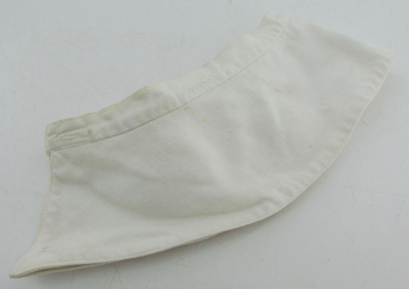 Deutsches Rotes Kreuz (DRK) Collar liner or Kragenbinde for the 'Helferin' Uniform