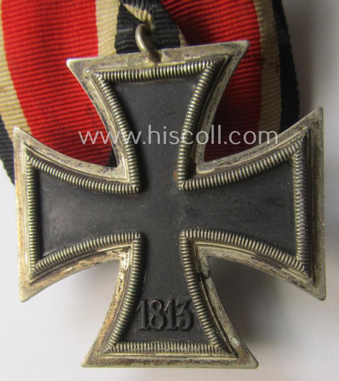 'Einzelspange' (ie. single-pieced medal-bar) showing an Iron Cross 2nd class (or: 'Eisernes Kreuz 2. Klasse') by a (by me) unidentified maker