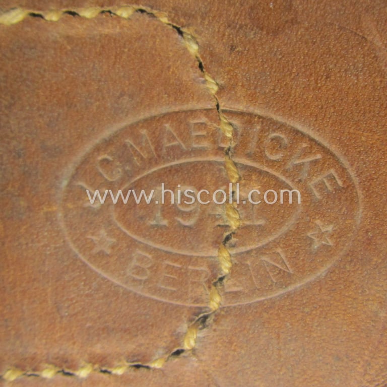 Stunning, WH (Heeres) field-grey-coloured- and/or steel-based belt-buckle, being a maker- (ie. 'J. C. Maedicke'-) marked- and/or: '1941'-dated example on its leather-based tab and that comes in a stonemint- ie. unissued-, condition