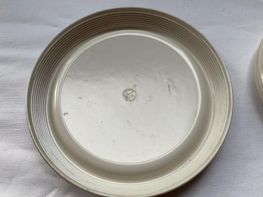 WH (Heer) White Bakelite Fat-Container