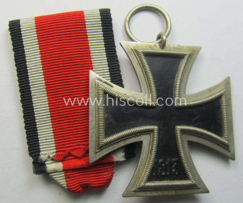 'Eisernes Kreuz II. Klasse' being a non-maker-marked example that comes together with its original- and once-mounted ribbon (ie. 'Bandabschnitt') as was produced by a (by me) unidentified maker (ie. 'Hersteller')