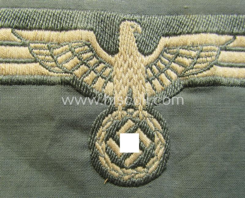 Superb - and scarcely found! - WH (Heeres) early- (ie. pre)-war-period- and/or greyish-white-coloured breast-eagle of the so-called: 'M35-pattern' (ie. 'Brustadler für Mannschaften u. Uffz.') as was executed in the neat 'BeVo'-weave pattern