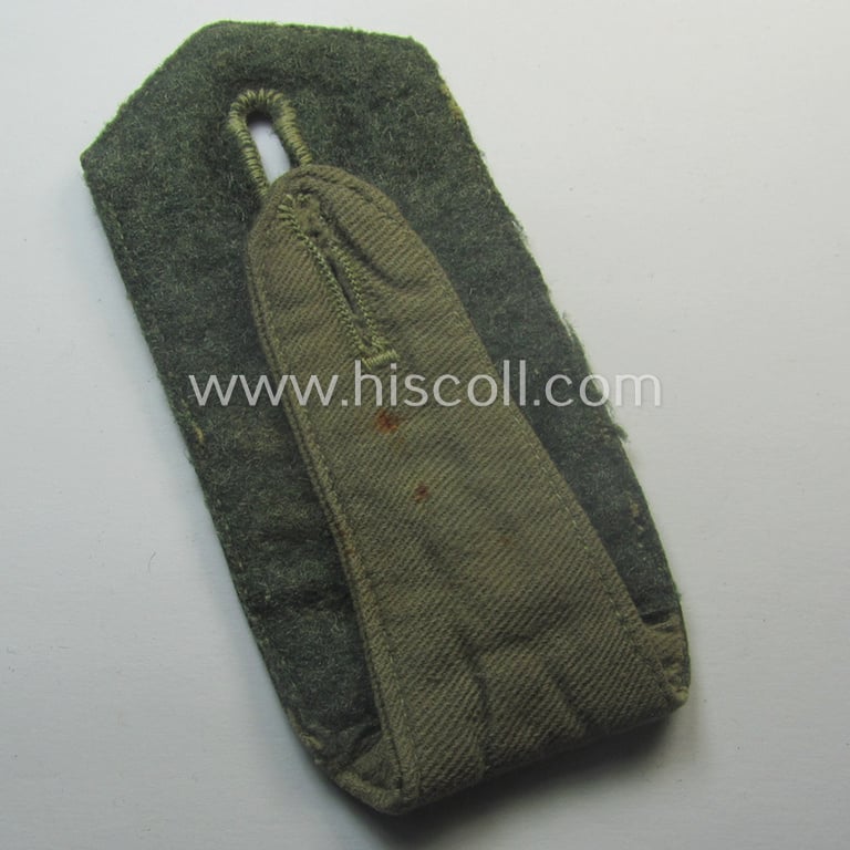 Neatly 'cyphered'- (and pre-war-period albeit regrettably single!), WH (Kriegs- o. Reichsmarine) EM-type shoulderstrap as constructed from HBT-material as intended for a: 'Soldat des Küsten-Artillerie-Abtgs. 6'