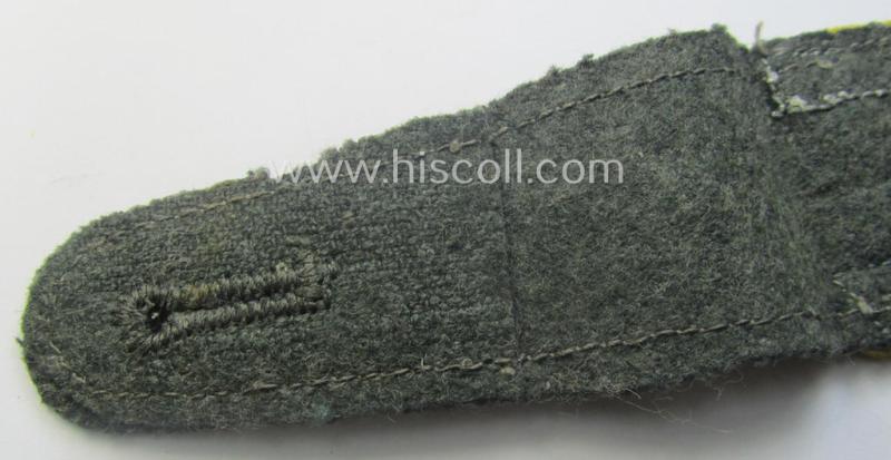 Single, early-war-period so-called: 'M40'-pattern, WH (Heeres) tailor-made, NCO-type shoulderstrap as piped in the bright-yellow-coloured branchcolour as was intended for usage by an: 'Unteroffizier der Nachrichten-Trpn.'