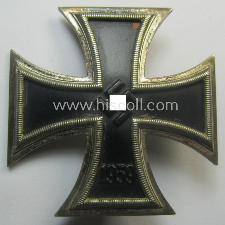 Stunning, very early war-period 'Eisernes Kreuz 1. Klasse' (or: Iron Cross 1st class) being a non-maker-marked (but '800'-silver-stamped!) 'Schinkel'-pattern example as was produced by the maker: 'Otto Schickle'