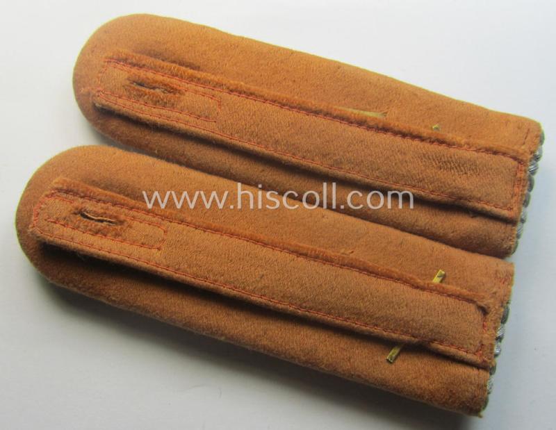 Pair of WH (Luftwaffe) officers'-type shoulderboards: 'Oberleutnant der Nachrichten-Truppen u. Mitglied einer Nachrichtenschule'