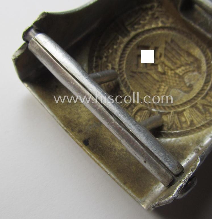 WH (Kriegsmarine) bright-golden-toned- and/or aluminium-based belt-buckle (being an unmarked example that comes in a moderately used condition)