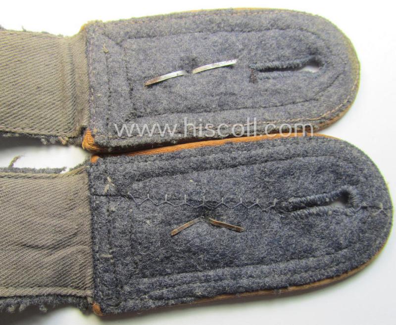 Attractive - and fully matching! - WH (Luftwaffe) NCO-insignia-set (comprising of a pair of shoulderstraps and ID-disc!) as was intended for usage by a: 'Feldwebel und Mitglied eines Nachrichten-Regiments'