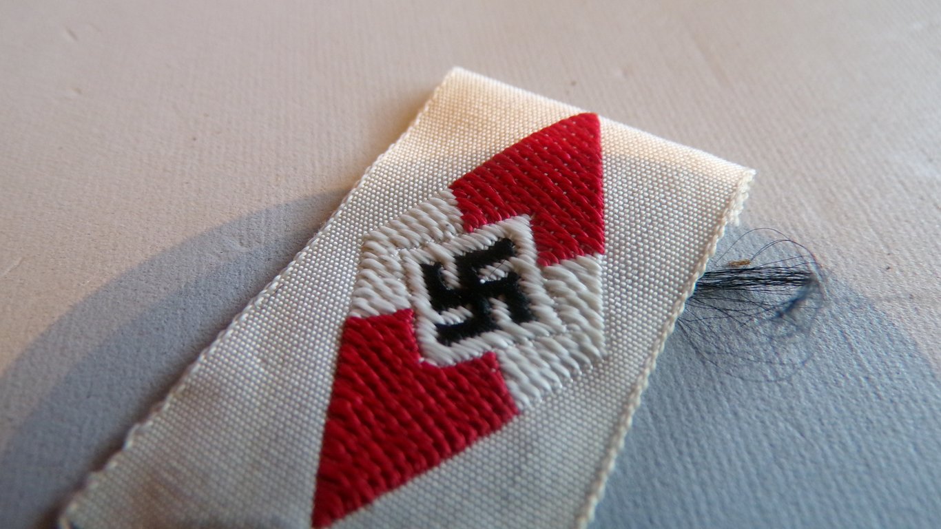 Unissued Hitler Youth Cap Diamond