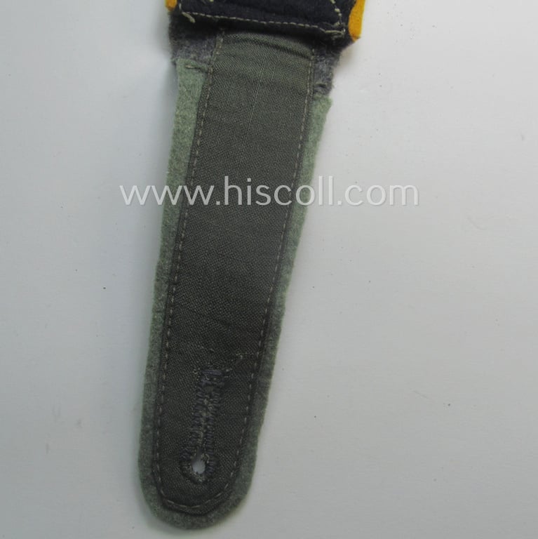 Single, WH (Luftwaffe) NCO-type shoulderstrap as piped in the golden-yellow- (ie. 'goldgelbener'-) coloured branchcolour as was intended for an: 'Oberfeldwebel der Flieger o. Fallschirm-Trpn.'