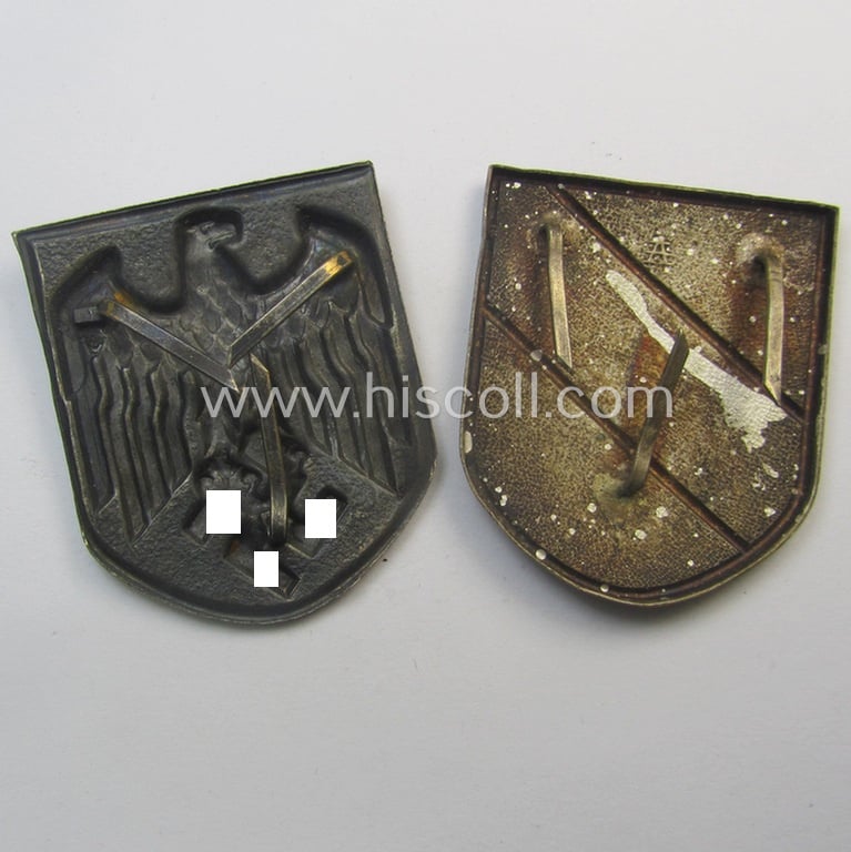 Truly used pair of WH (Heeres) tropical- (ie. 'DAK'- or: 'Deutsches Afrikakorps'-) related- and/or 'Buntmetall'-based, eagle-'pith-helmet'-shield-set